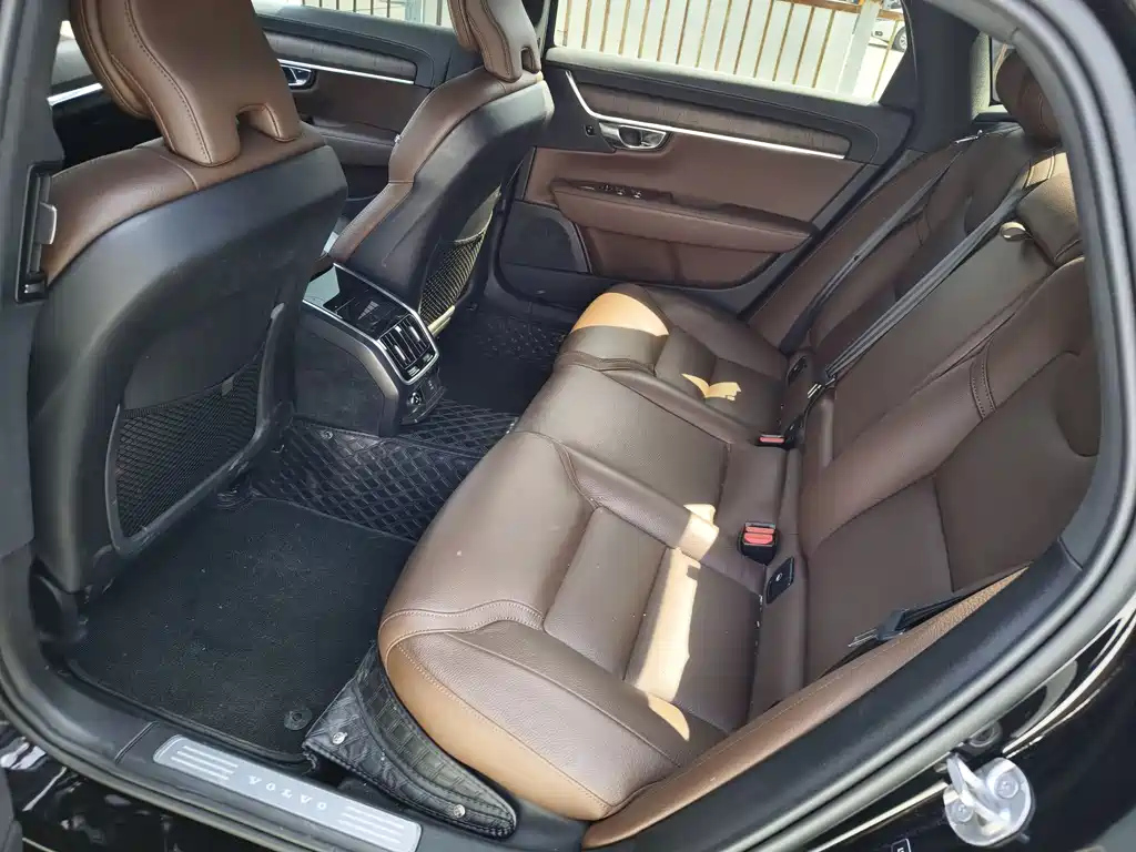 VOLVO S90 2022