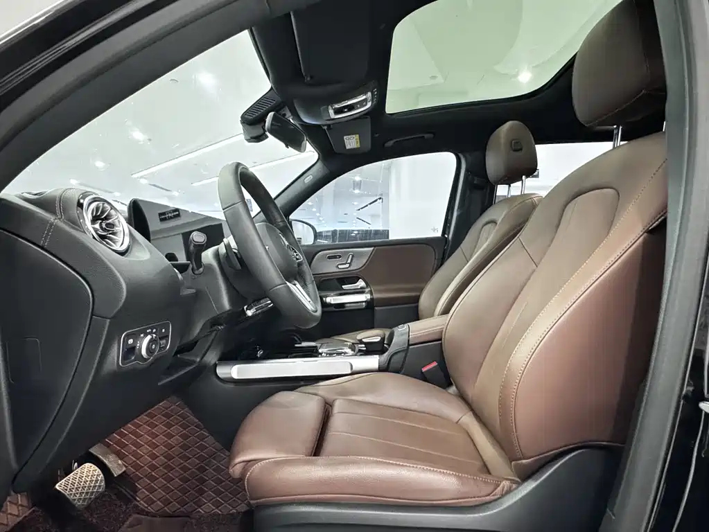 MERCEDES BENZ GLB 2023