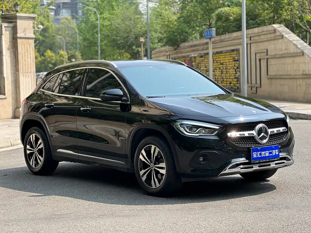 MERCEDES BENZ GLA 2021