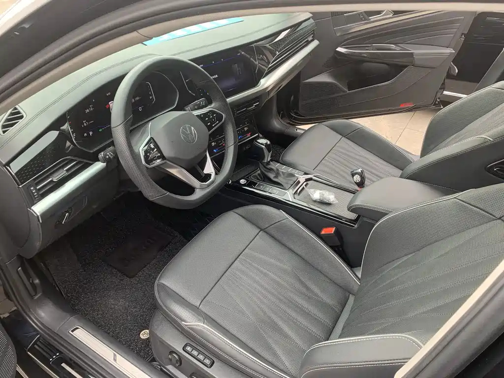 VOLKSWAGEN PASSAT 2023