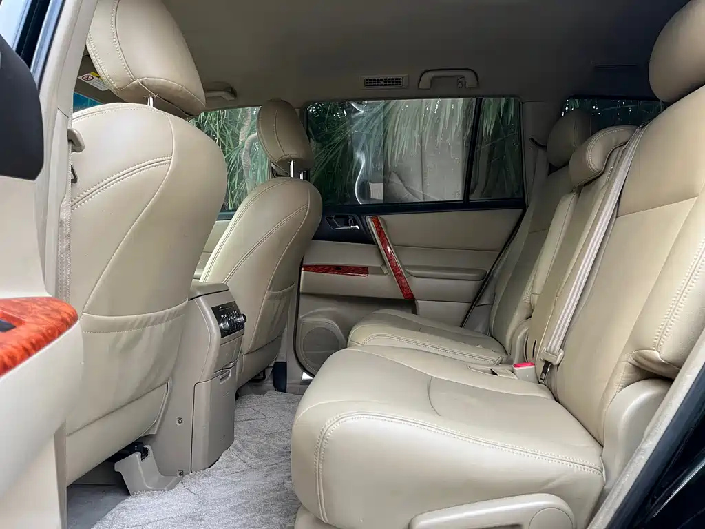 TOYOTA HIGHLANDER 2013