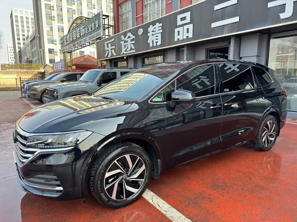VOLKSWAGEN VILORAN 2023