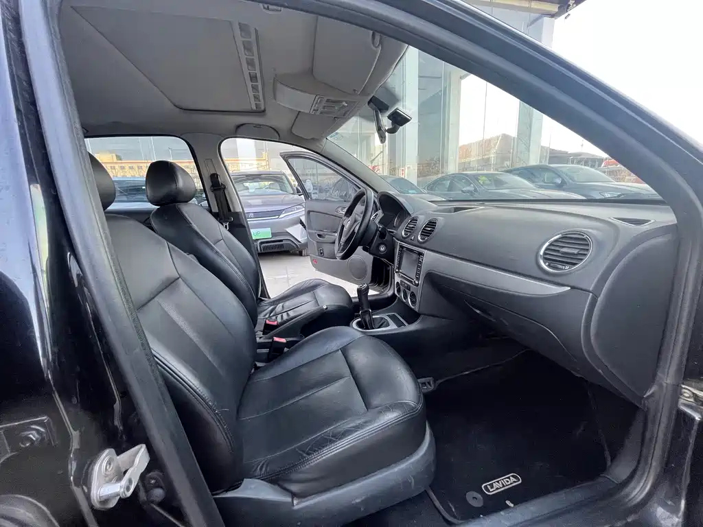 VOLKSWAGEN LAVIDA 2011