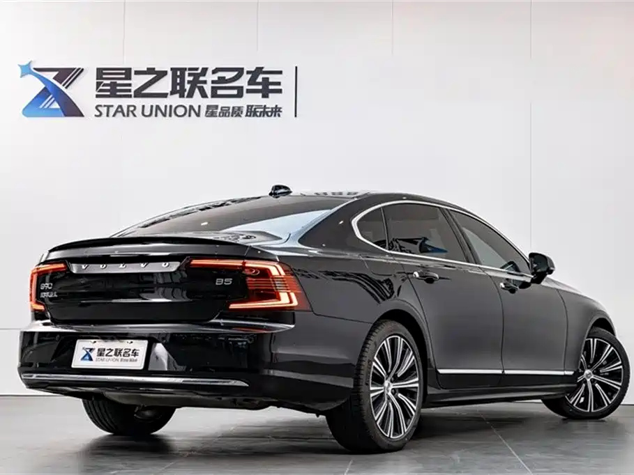 VOLVO S90 2022