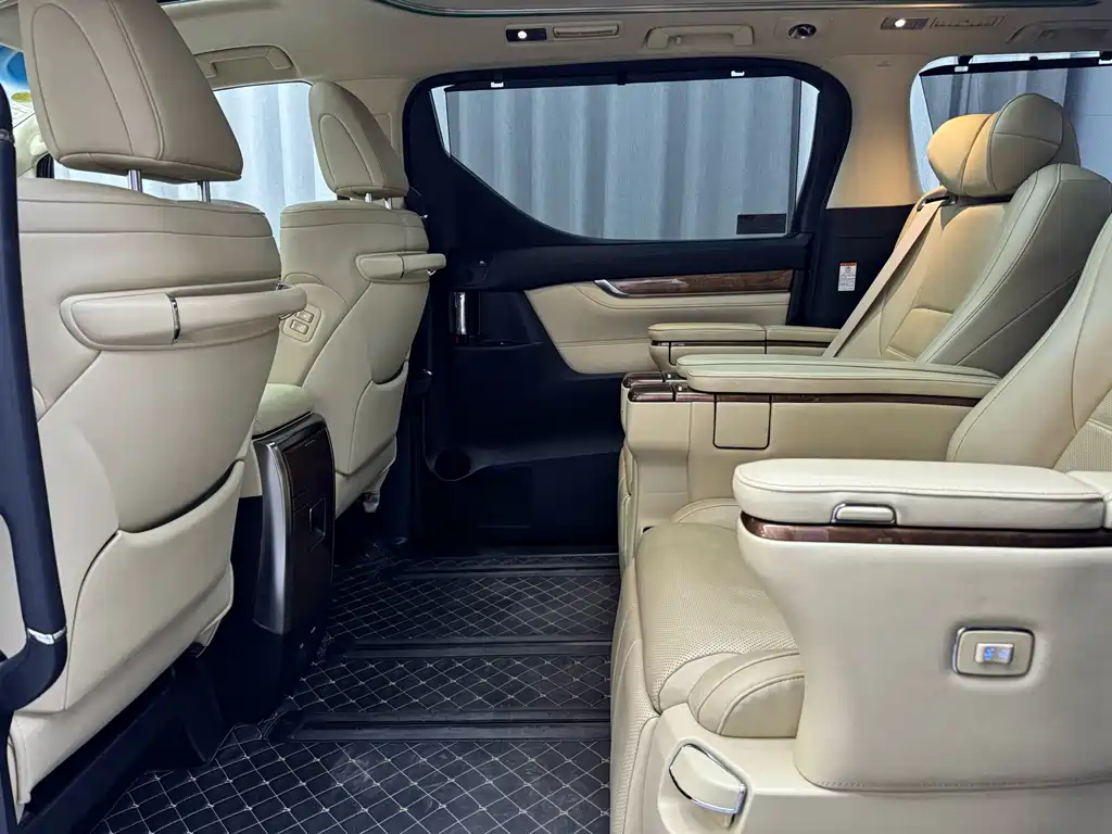 TOYOTA ALPHARD 2017