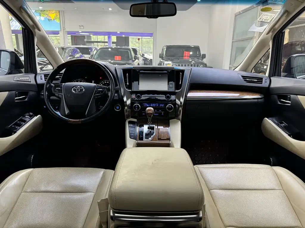 TOYOTA ALPHARD 2017