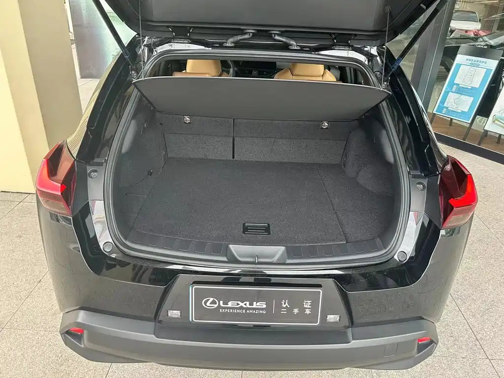 LEXUS UX 2023