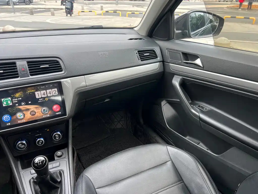 VOLKSWAGEN LAVIDA 2017