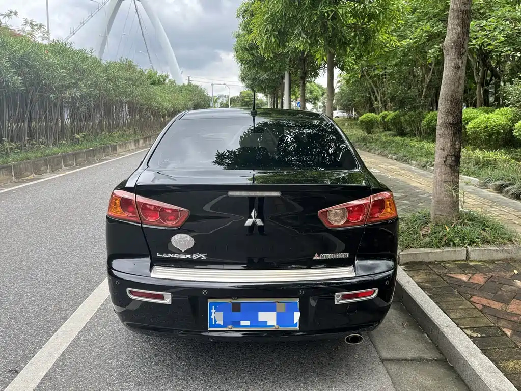 MITSUBISHI LANCER EX 2011
