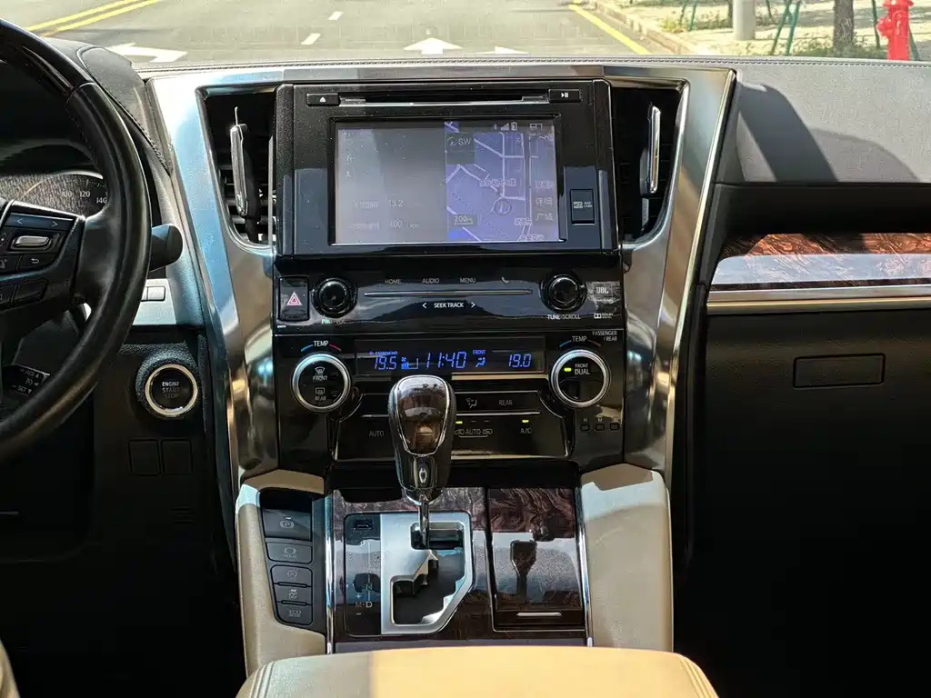 TOYOTA ALPHARD 2018