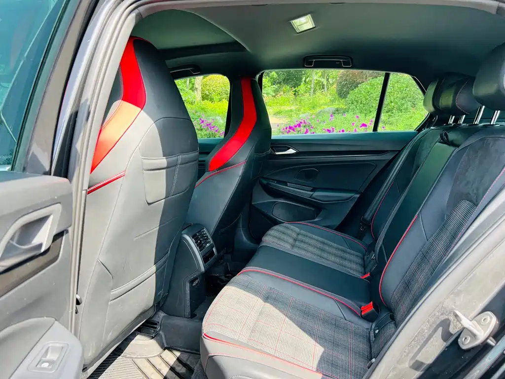 VOLKSWAGEN GOLF 2022