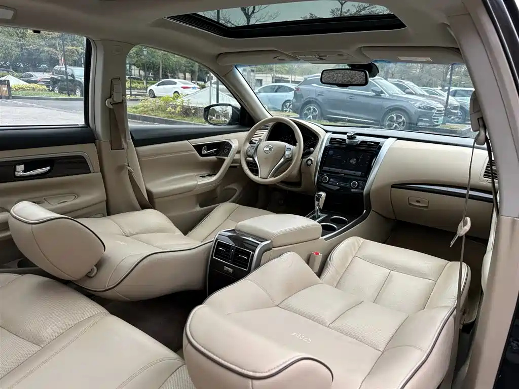NISSAN TEANA 2015