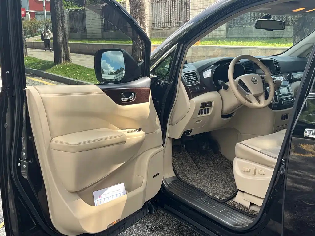 NISSAN QUEST 2015