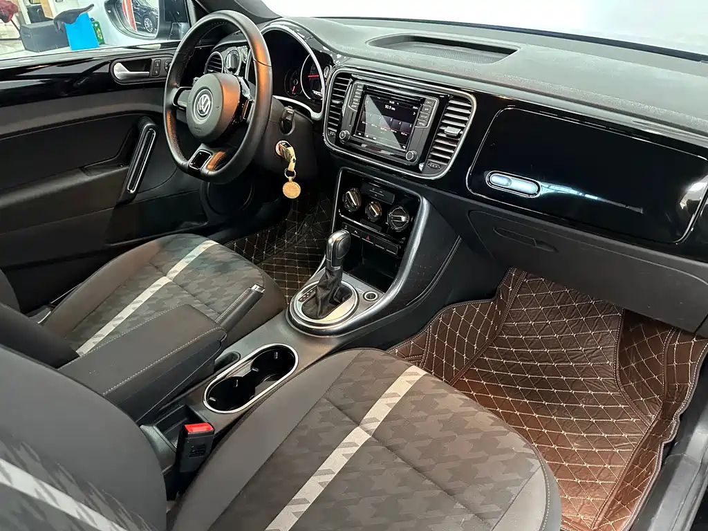 VOLKSWAGEN BEETLE 2018
