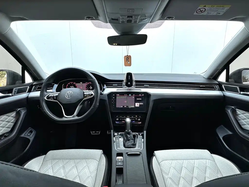 VOLKSWAGEN MAGOTAN 2023