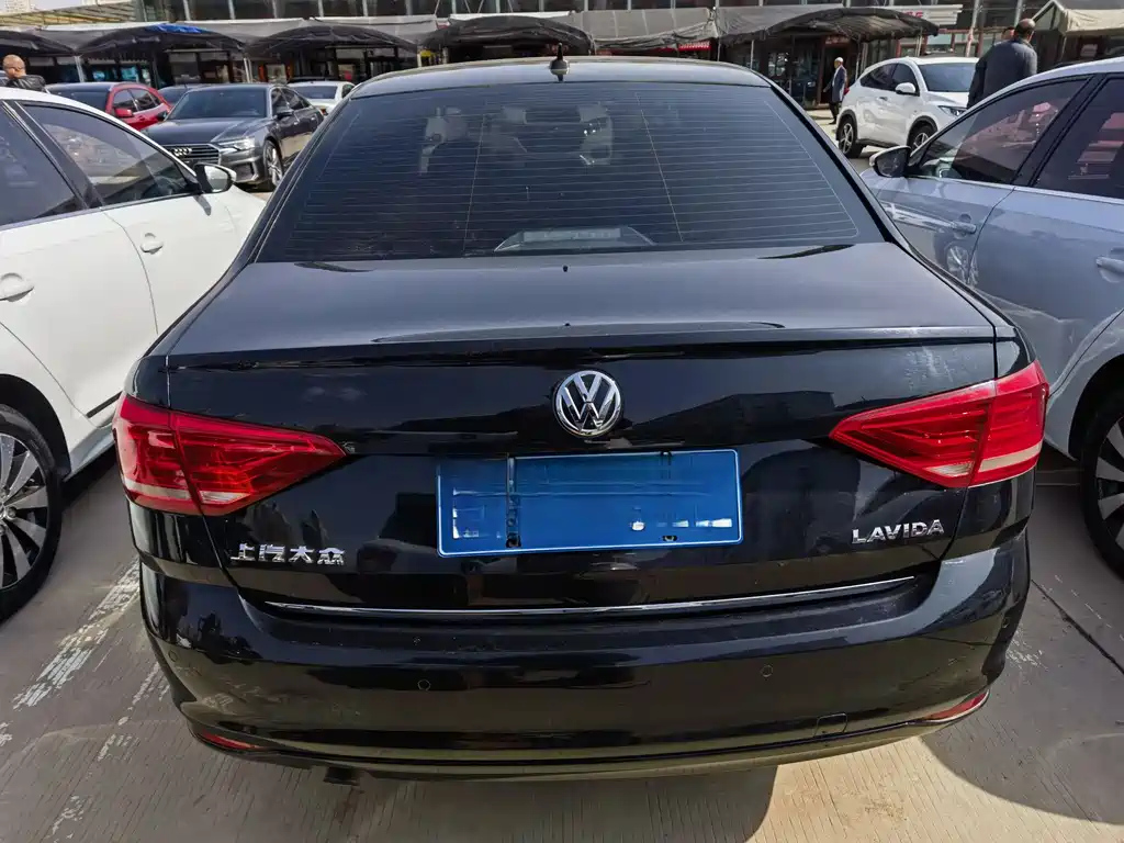 VOLKSWAGEN LAVIDA 2016