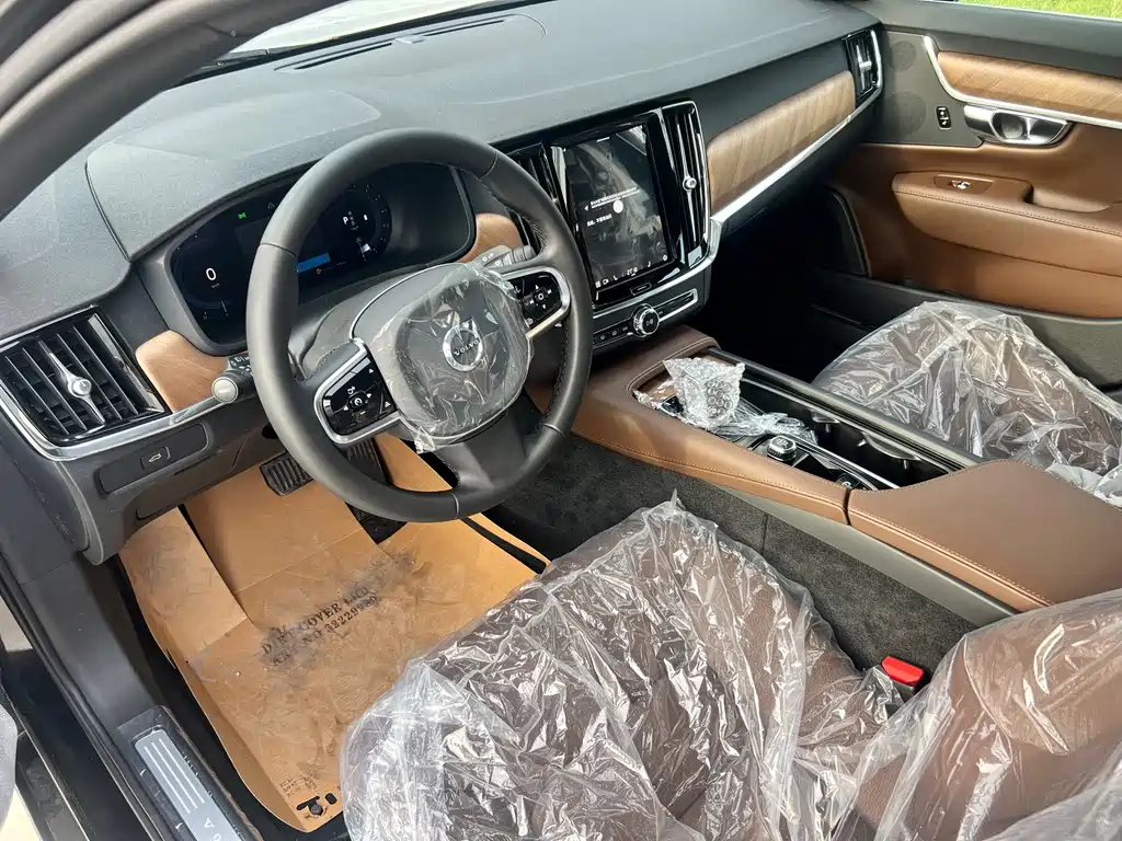 VOLVO S90 2024