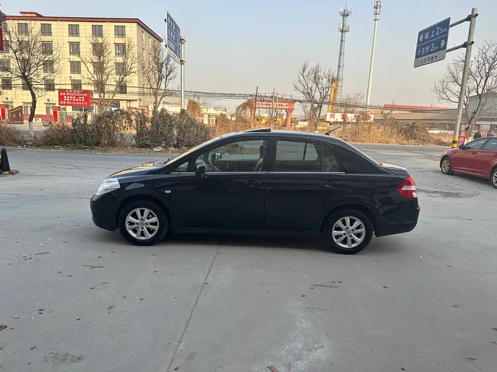 NISSAN OTHER 2010
