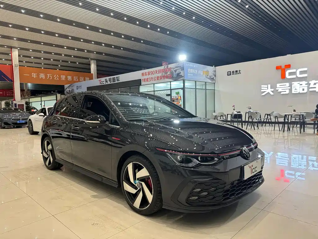 VOLKSWAGEN GOLF 2024