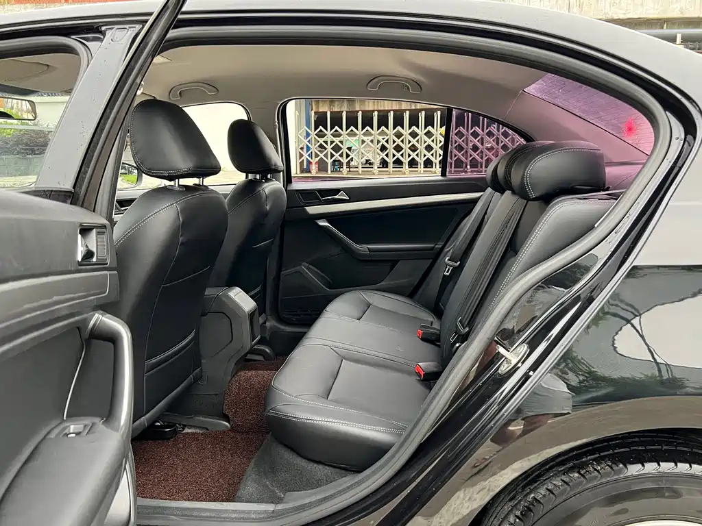 VOLKSWAGEN LAVIDA 2016