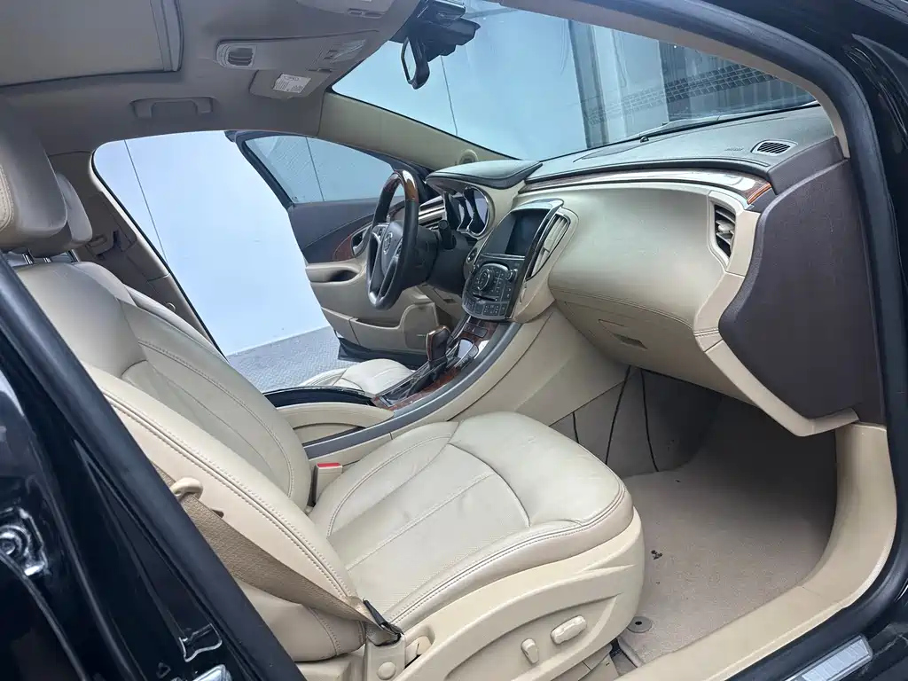 BUICK LACROSSE 2010