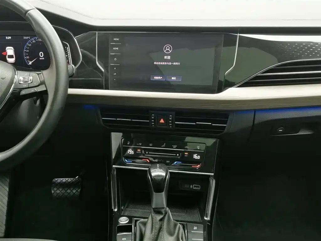 VOLKSWAGEN PASSAT 2021