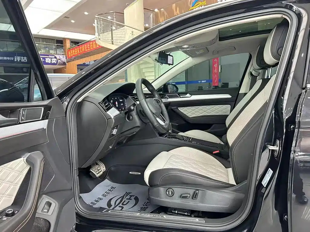 VOLKSWAGEN MAGOTAN 2023