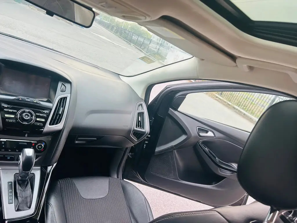FORD FOCUS 2012