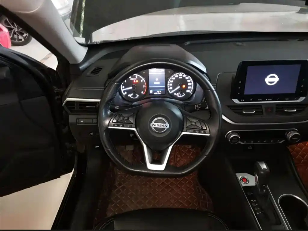 NISSAN TEANA 2020