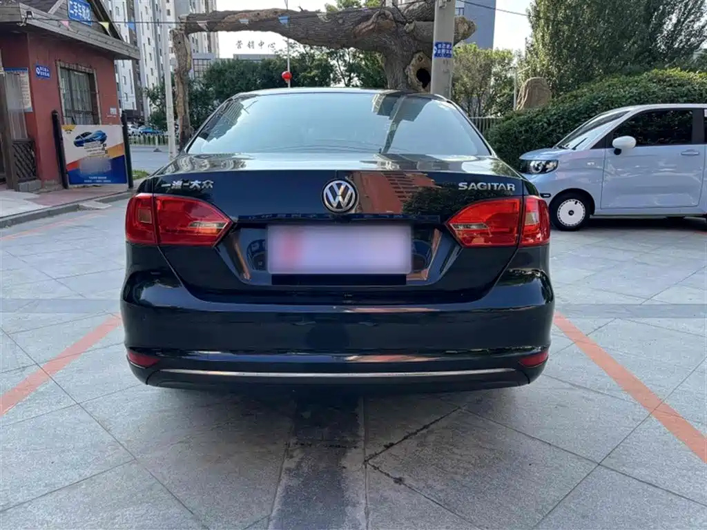 VOLKSWAGEN SAGITAR 2014