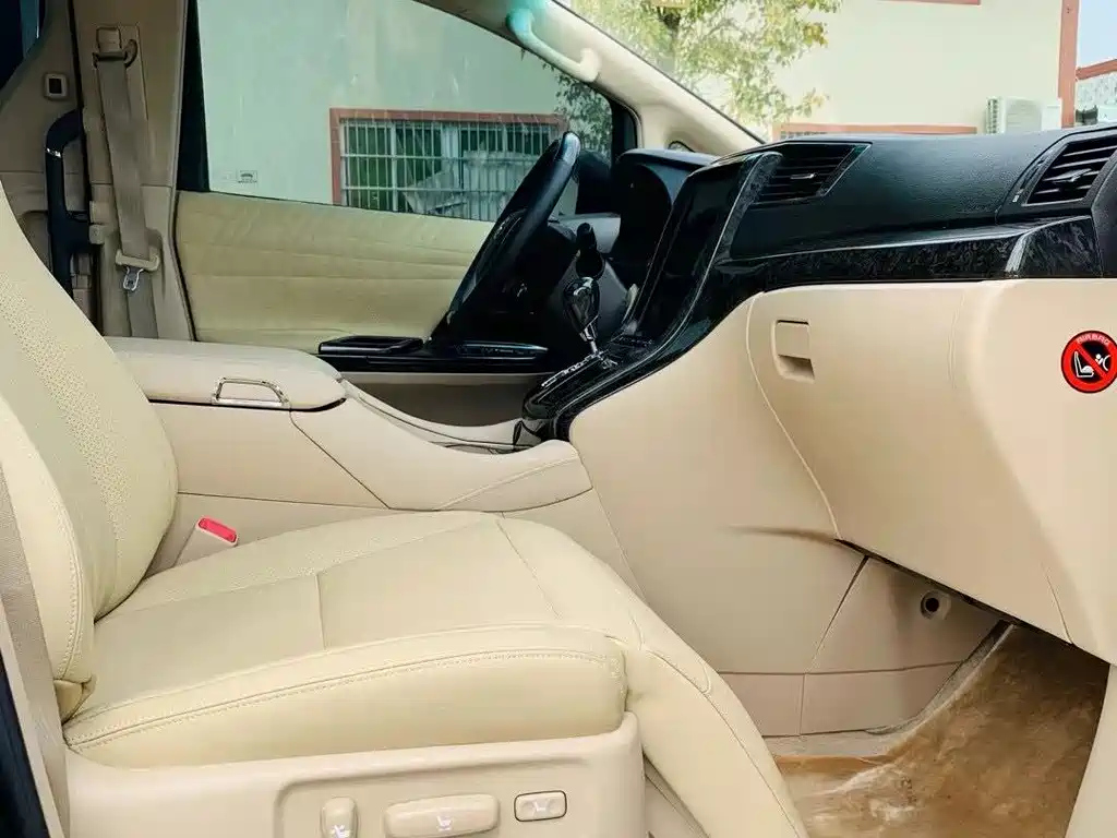 TOYOTA ALPHARD 2012
