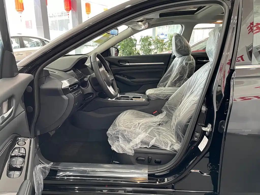 NISSAN TEANA 2024