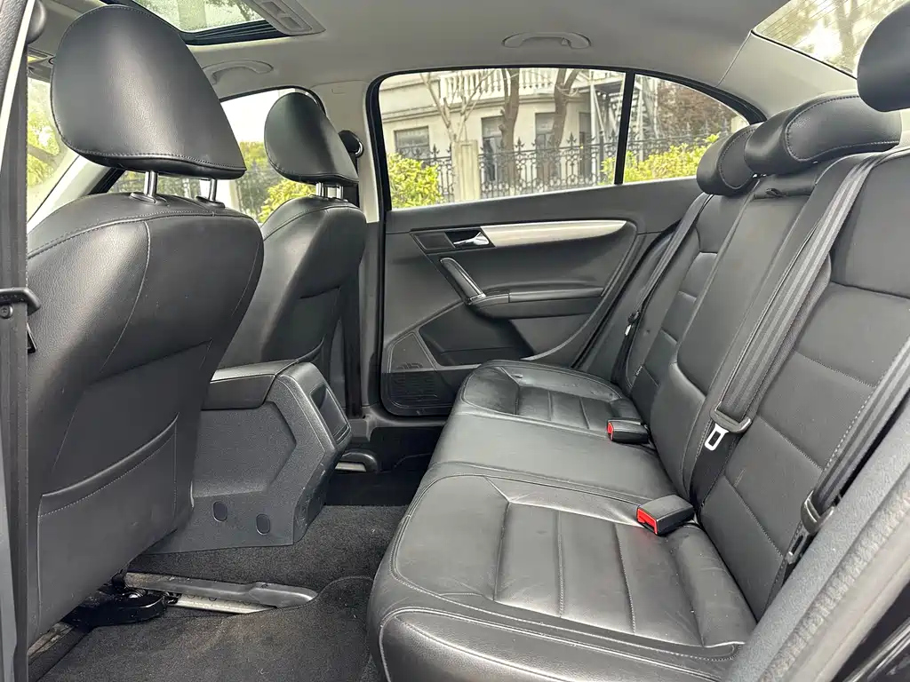 VOLKSWAGEN LAVIDA 2015