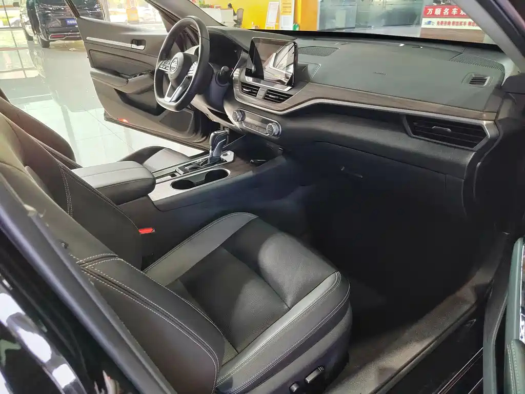 NISSAN TEANA 2022
