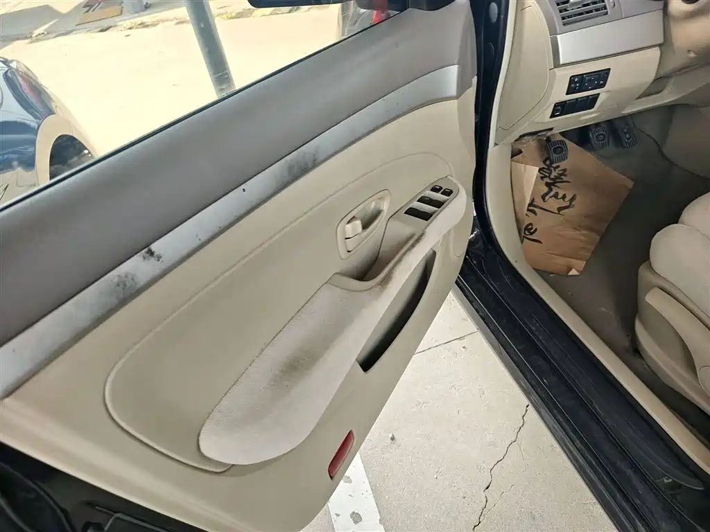 NISSAN SYLPHY 2012