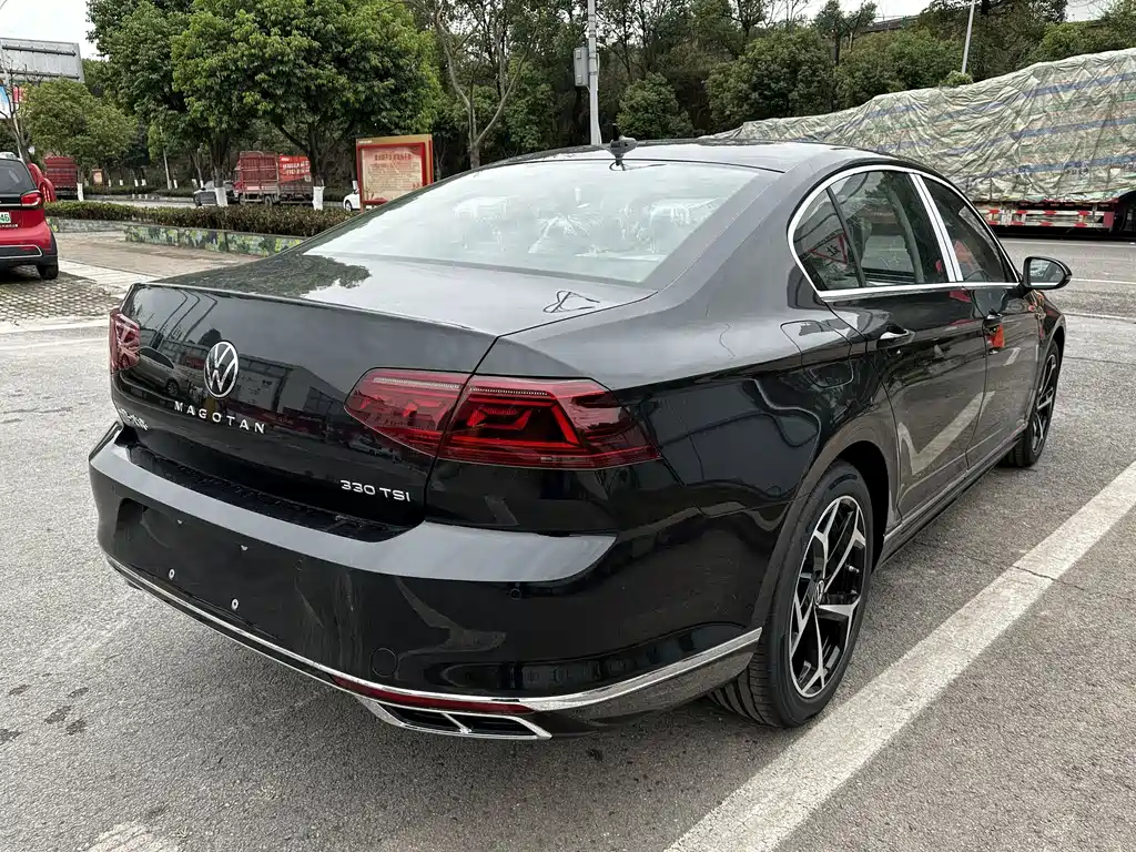 VOLKSWAGEN MAGOTAN 2023