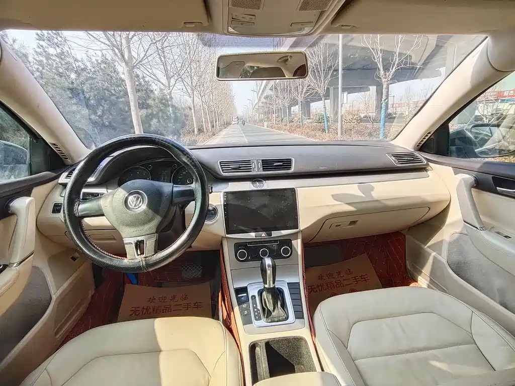 VOLKSWAGEN MAGOTAN 2012