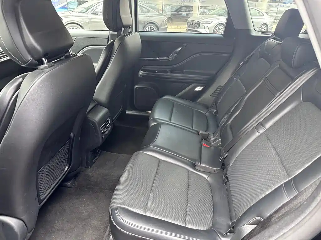 LINCOLN ADVENTURER 2021