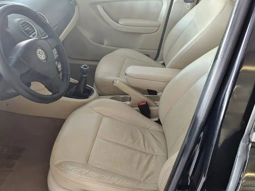 VOLKSWAGEN LAVIDA 2010