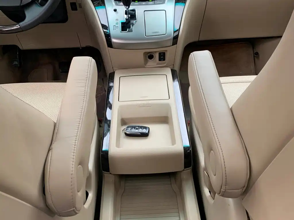 TOYOTA ALPHARD 2012