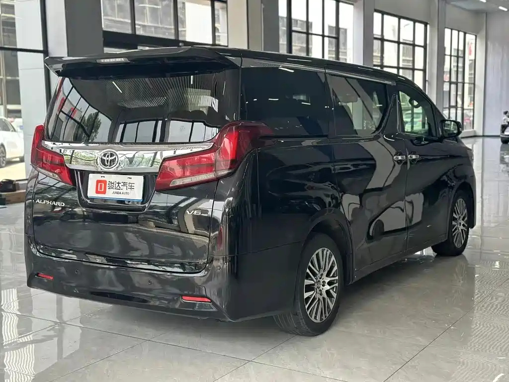 TOYOTA ALPHARD 2017