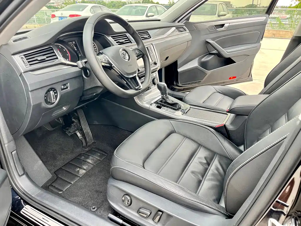 VOLKSWAGEN PASSAT 2017