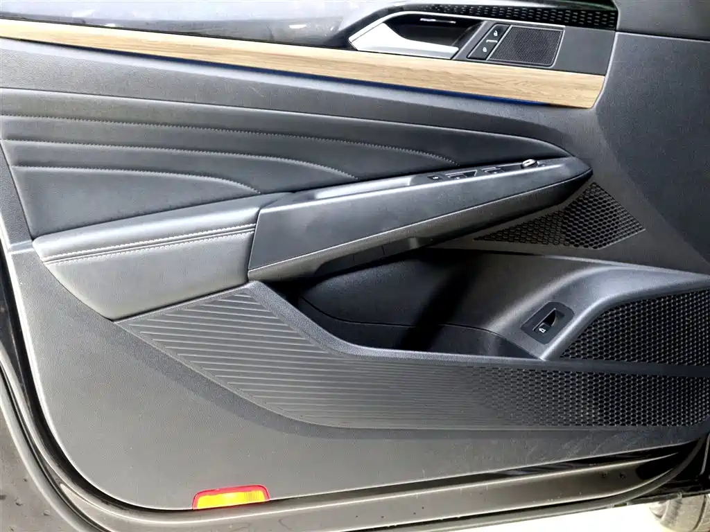 VOLKSWAGEN PASSAT 2021