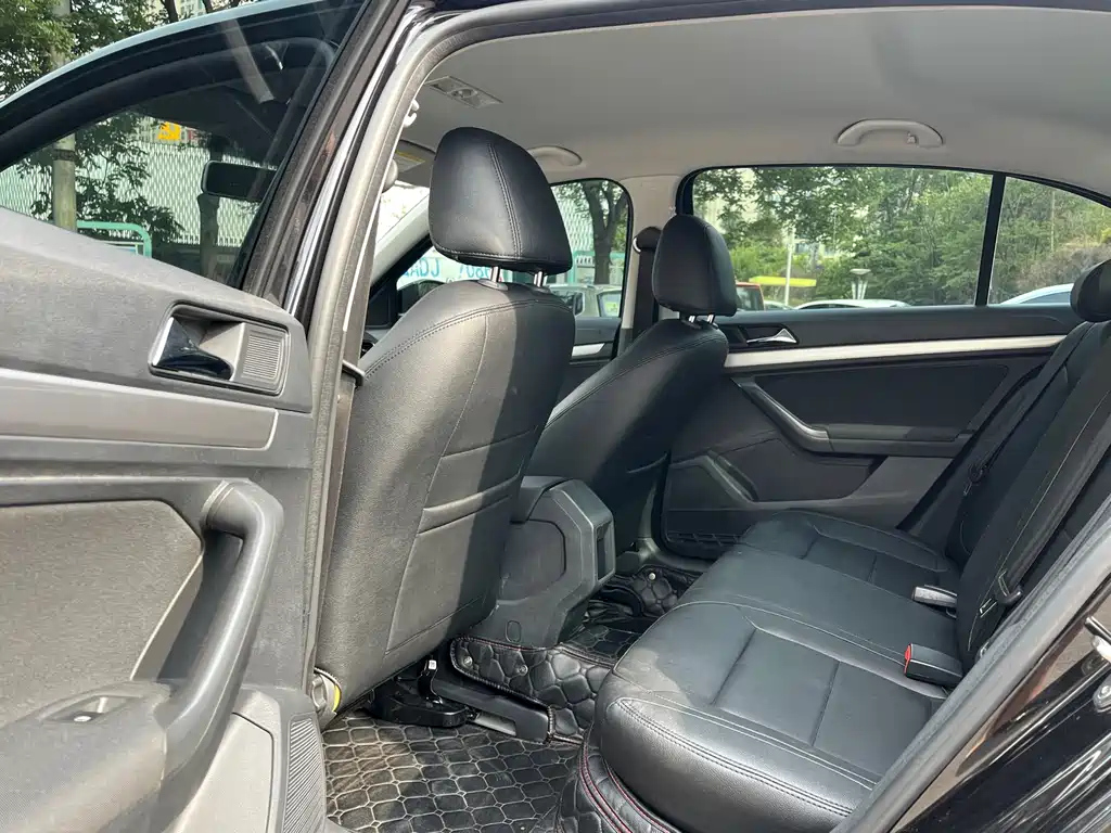 VOLKSWAGEN LAVIDA 2016