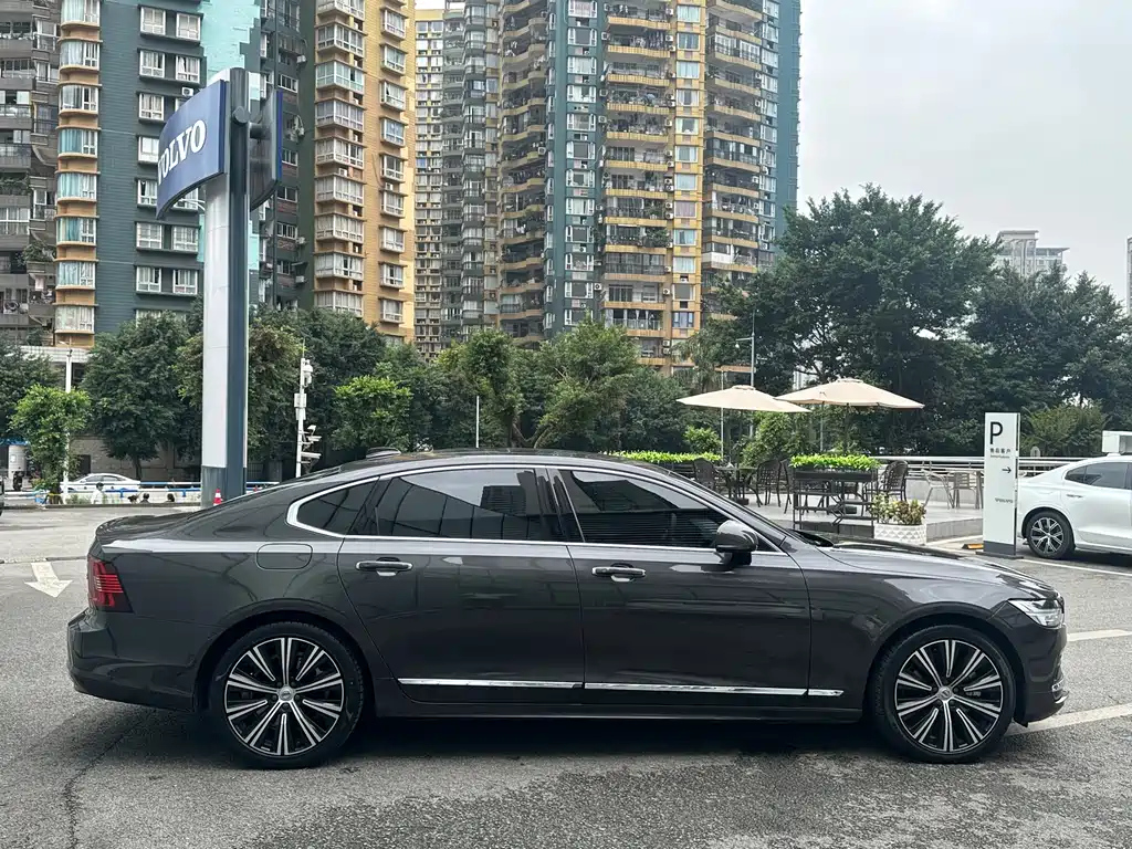 VOLVO S90 2022