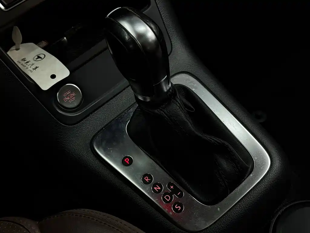 VOLKSWAGEN TIGUAN 2015