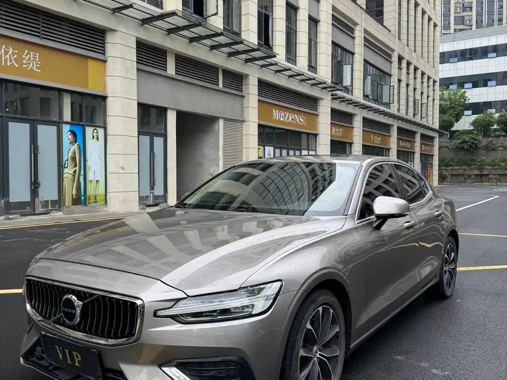 VOLVO S60 2021