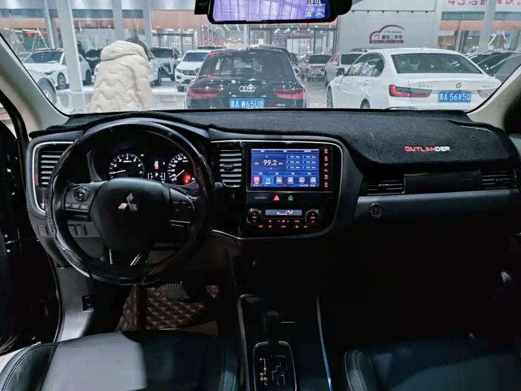 MITSUBISHI OUTLANDER 2019