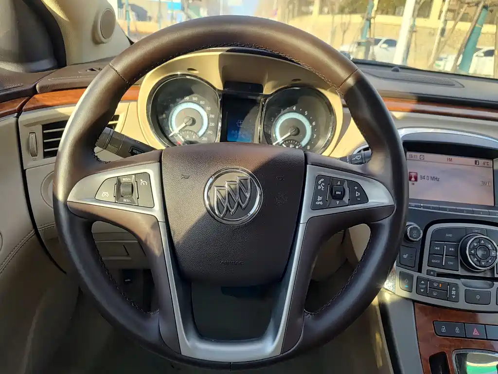 BUICK LACROSSE 2010