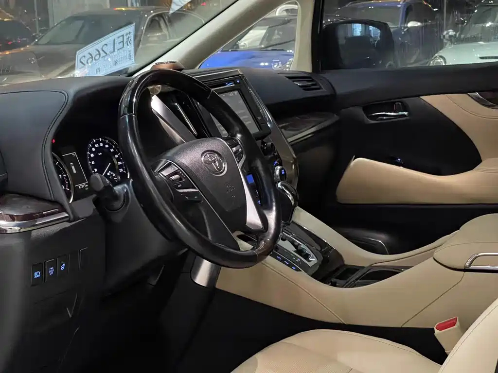 TOYOTA ALPHARD 2018